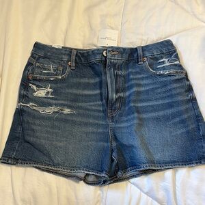 AE Curvy mom short size 14